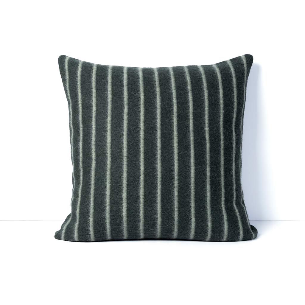 LEE HEIRLOOM THROW PILLOW 23"