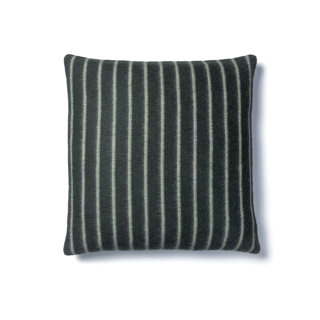 LEE HEIRLOOM THROW PILLOW 23"