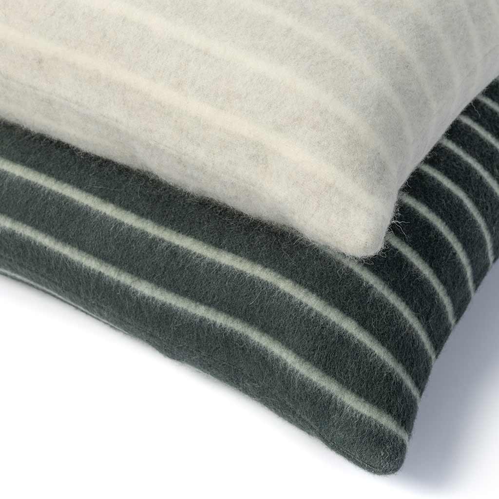 LEE HEIRLOOM THROW PILLOW 23"