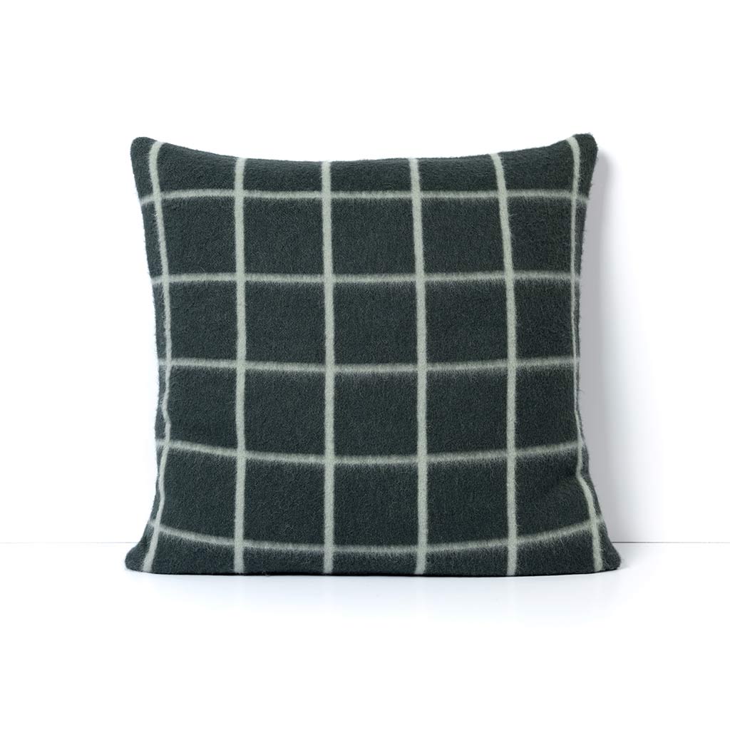 UMI HEIRLOOM THROW PILLOW 23"