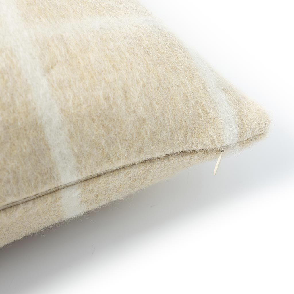 UMI HEIRLOOM THROW PILLOW 23"